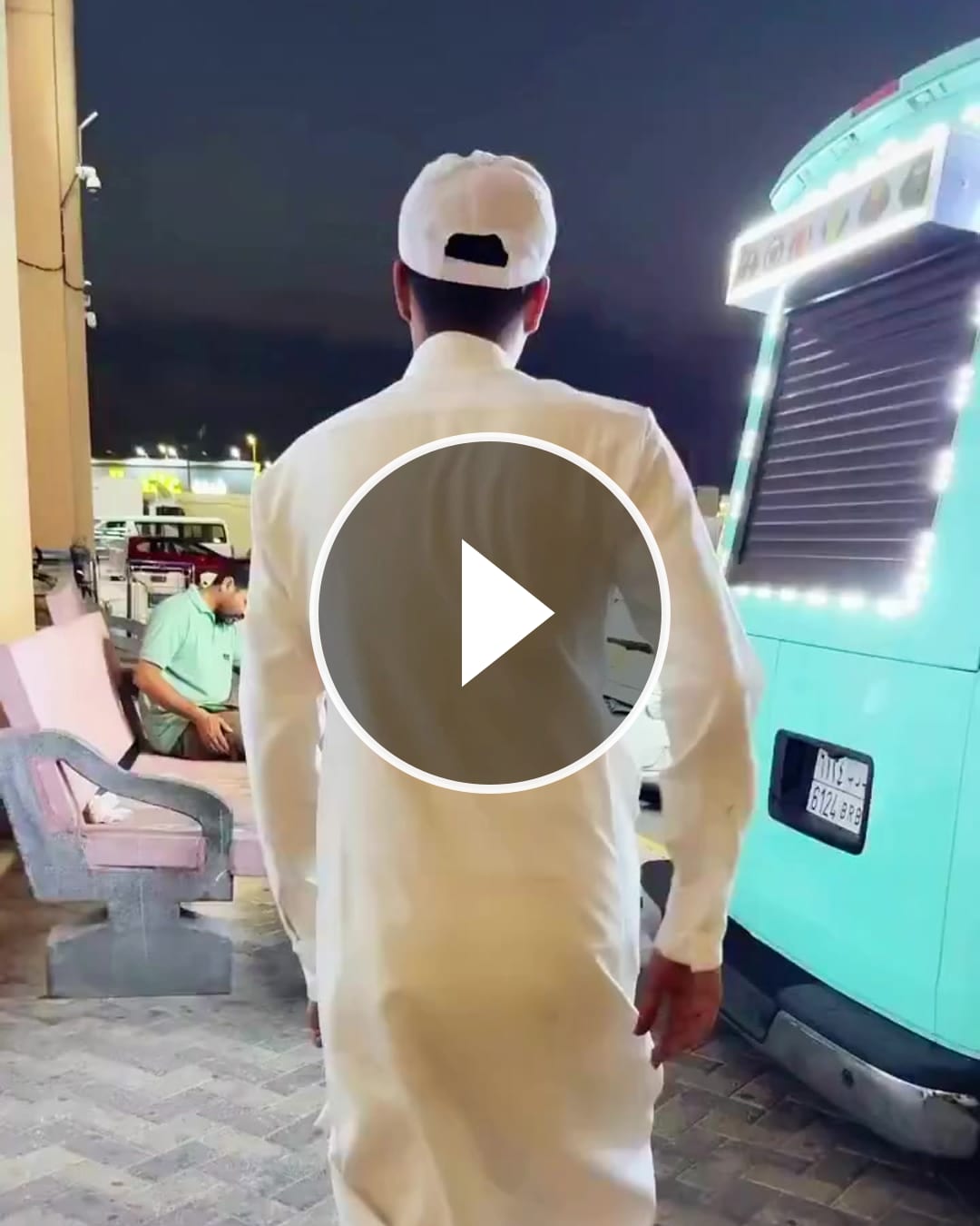 ‏مايحتاج يسوي له تنويم مغناطيسي ‏أغبى من كذا ما شفت 😂 – @gondi_60