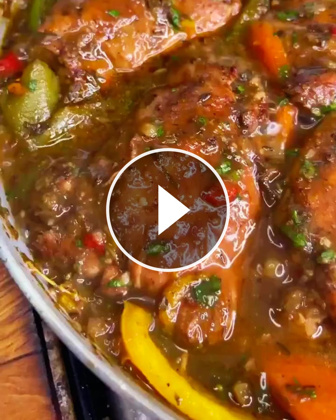 Pepper chicken, rice & peas 😮‍💨🔥 A tasty dish weh ago have yuh lick yuh lips and yuh fingers without even… – @food.horizon