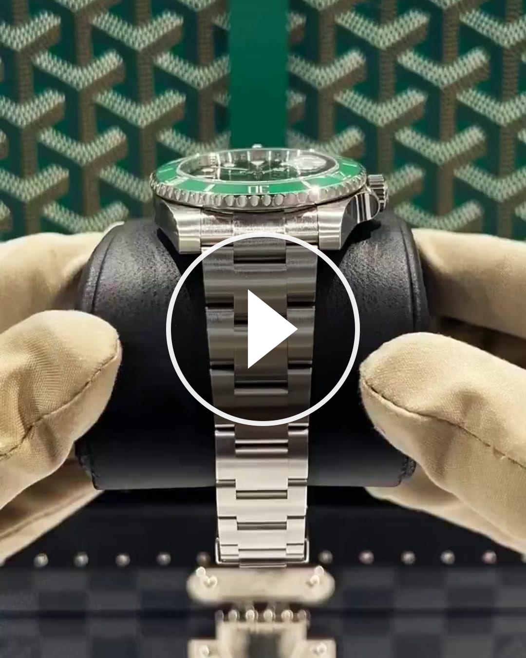 The green Rolex that divides collectors. Agree or disagree? – @watrole.x