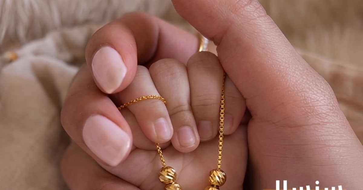 ⁨ احملي اسم طفلك معك بكل لحظة، بتفصيل يشبه حبك إله ✨💛 الطلب من خلال رسائل الصفحة او عبر موقعنا… – @qusetna