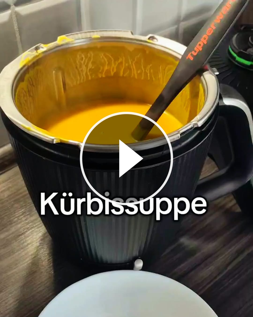 🎃🍂 CREMIGE HOKKAIDO-KÜRBISSUPPE 🍂🎃 Herbst im Suppenteller! 😍 Diese Kürbissuppe ist super cremig, einfach… – @olga.göbel