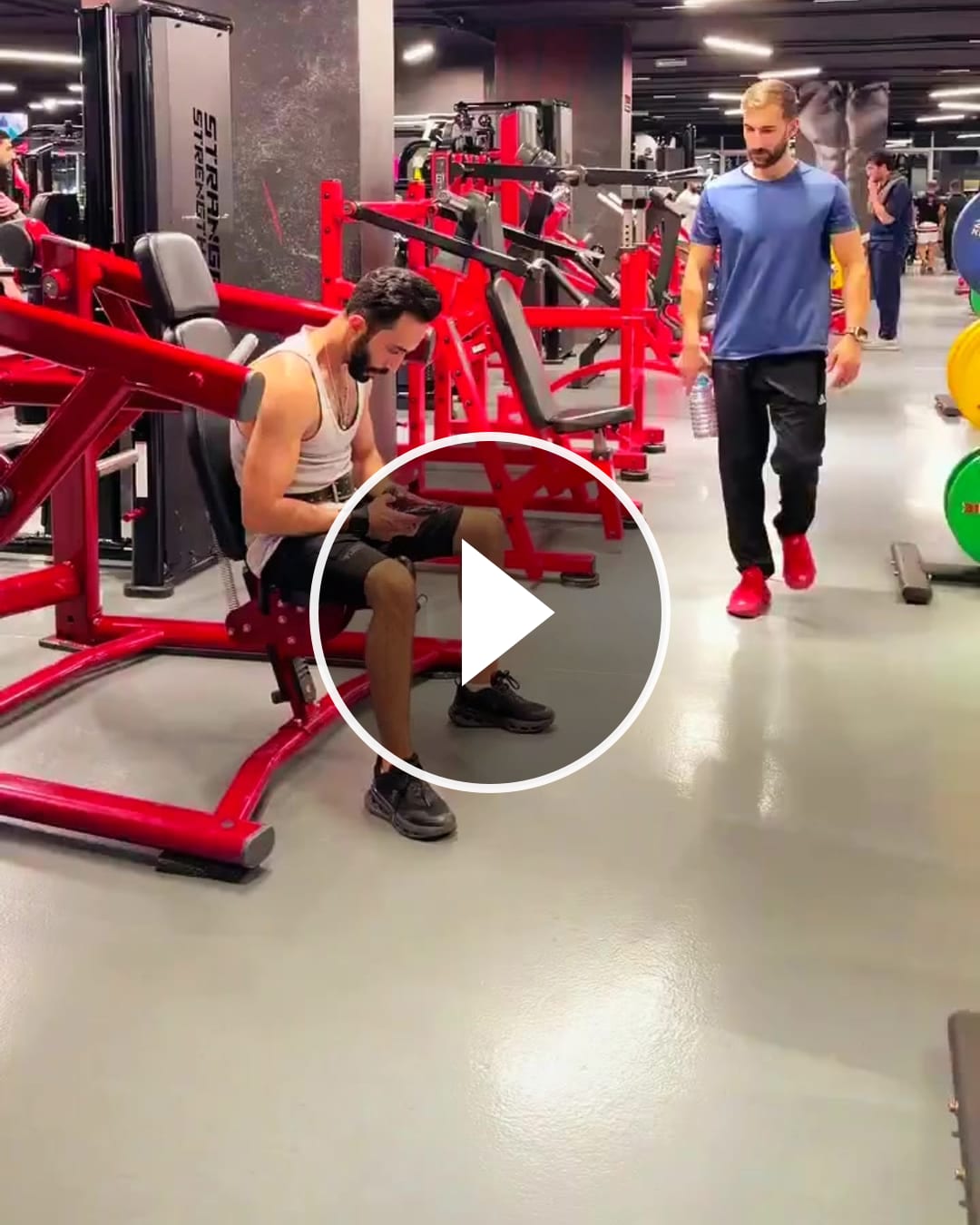 It took me 5 minutes to understand this video😂 – @massimo4