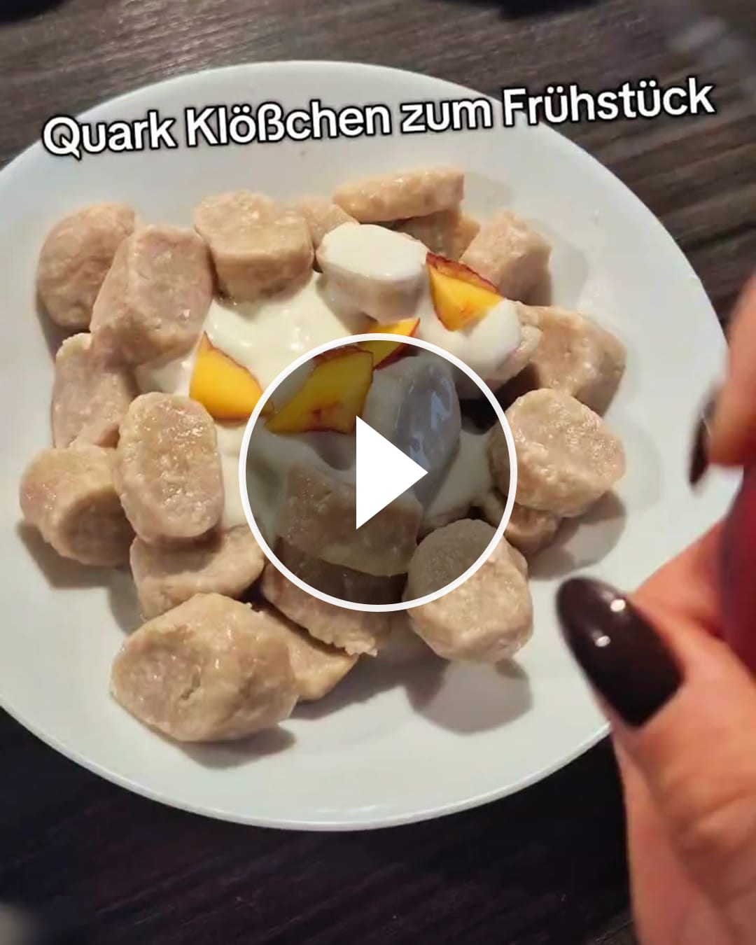 🥣 QUARKKLÖSSCHEN MIT BUCHWEIZENMEHL 🤍 Ein schnelles, proteinreiches Frühstück, das richtig schön sättigt! ✨… – @olga.göbel